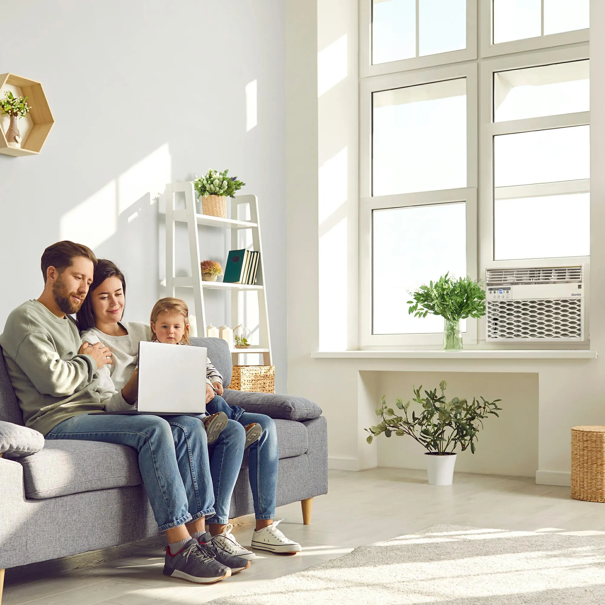 Danby DAC100EB9WDB Danby 10.000 Btu Window Ac In White