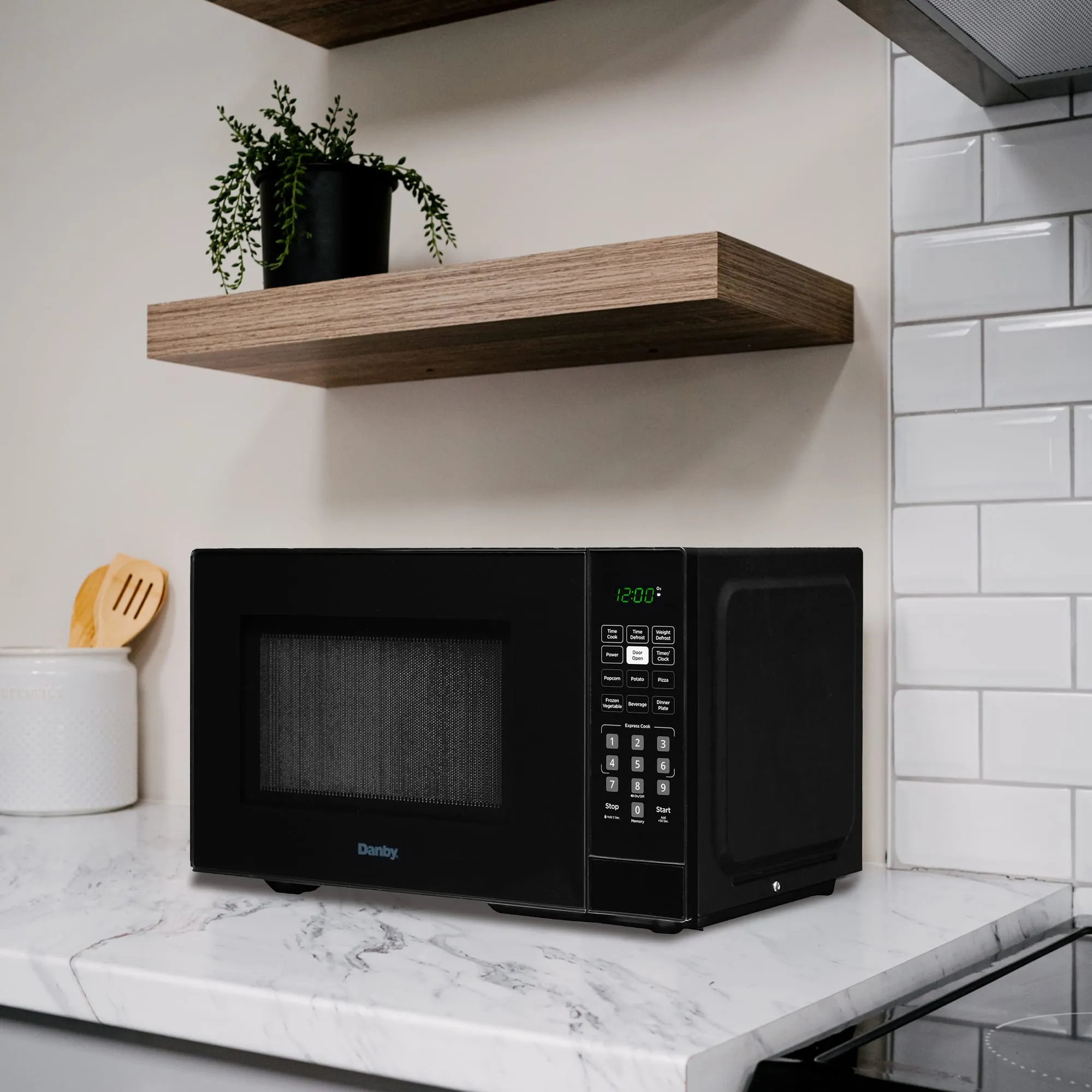 Danby DBMW0921BBB Danby 0.9 Cu. Ft. Countertop Microwave In Black
