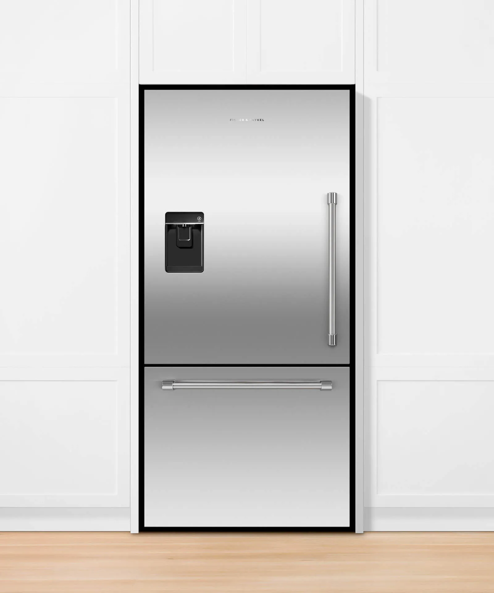 Fisher & Paykel RF170WLKUX6 Freestanding Refrigerator Freezer. 32. 17.5 Cu Ft. Ice & Water