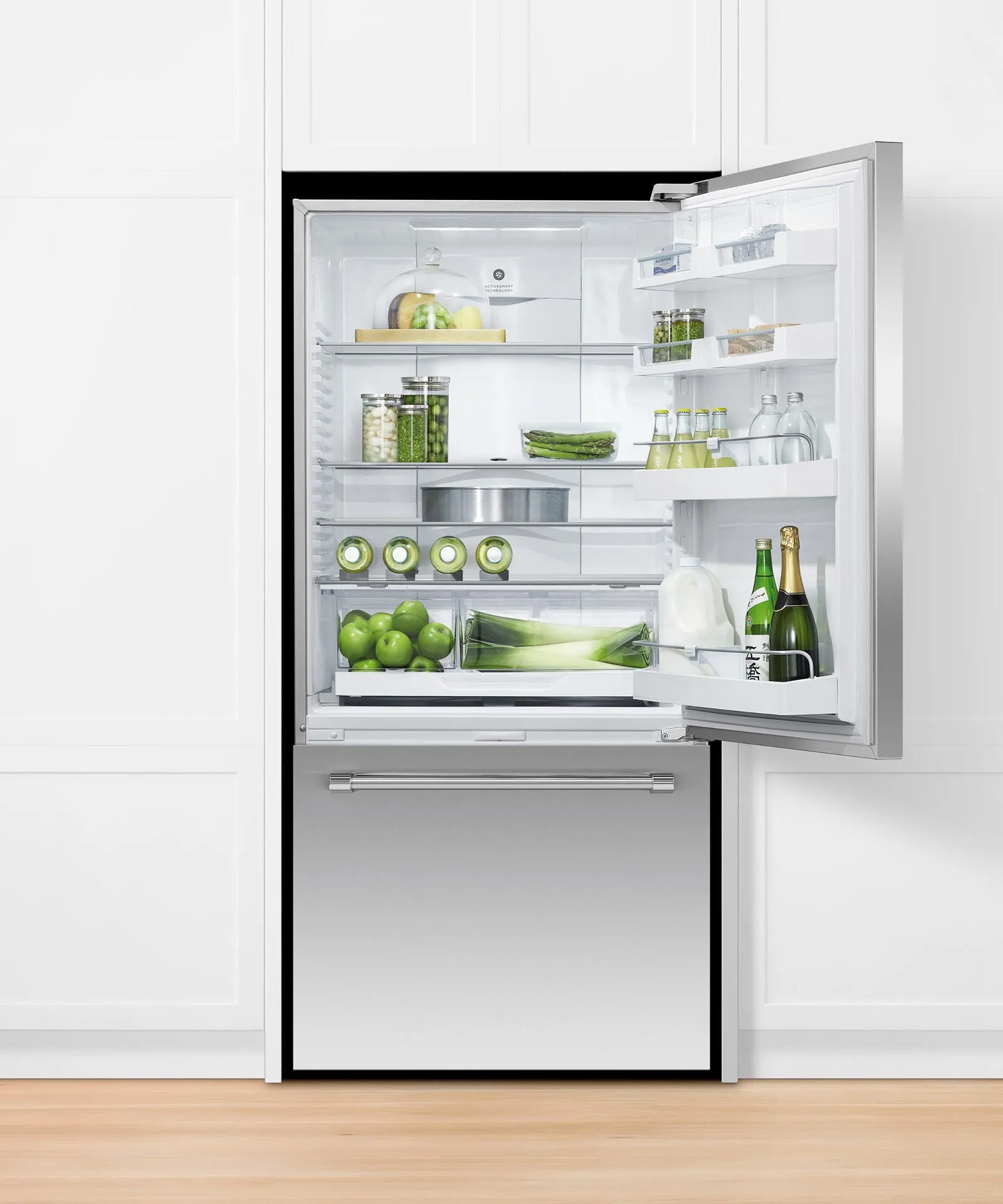 Fisher & Paykel RF170WRKJX6 Freestanding Refrigerator Freezer. 32. 17.1 Cu Ft. Ice