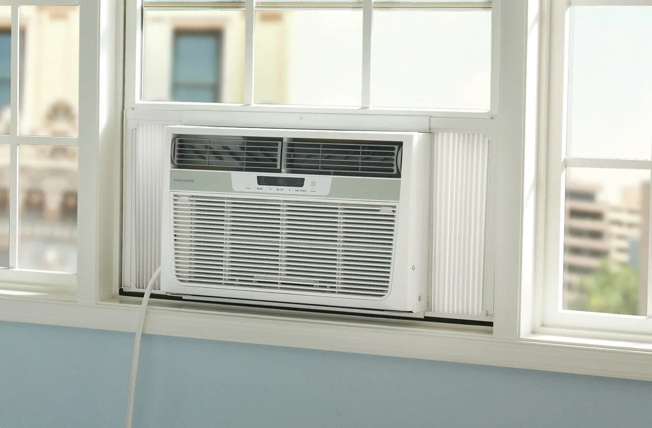 Frigidaire FFRH1122UE Frigidaire 11.000 Btu Window-Mounted Room Air Conditioner With Supplemental Heat