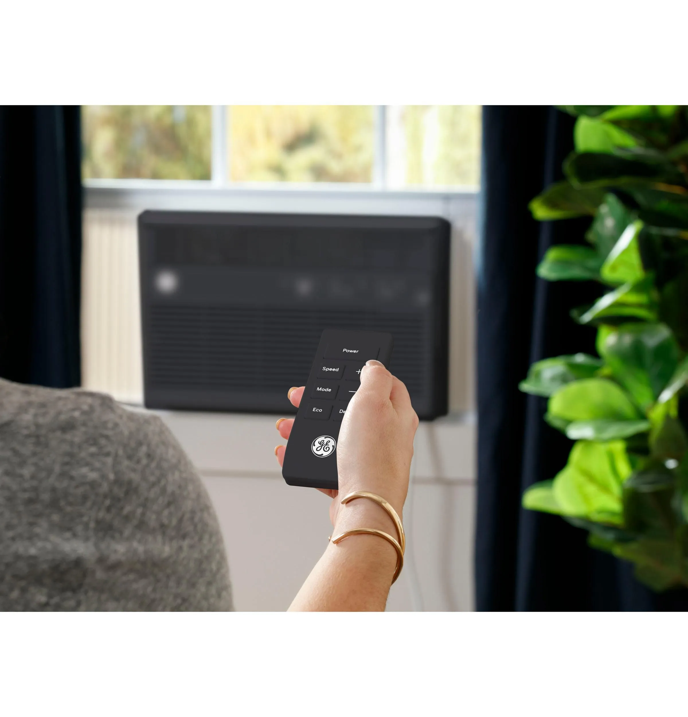 Ge Appliances AHEU08BC Ge Energy Star 8.000 Btu Smart Electronic Window Air Conditioner For Medium Rooms Up To 350 Sq. Ft.. Black