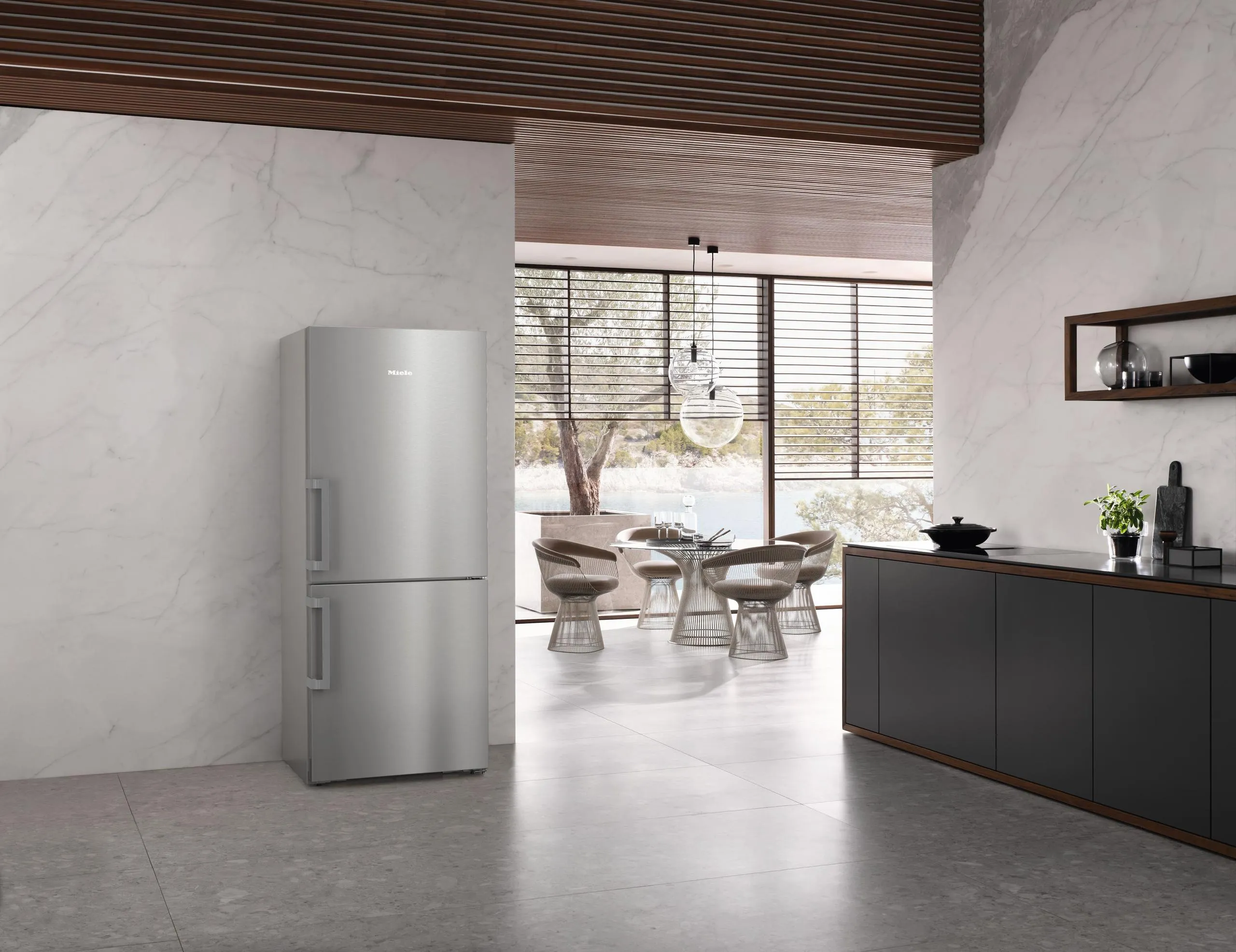 Miele KFN4776ED Kfn 4776 Ed - Freestanding Fridge-Freezer With Dailyfresh And Nofrost In 30'' Width For A Lot Of Storage Space.